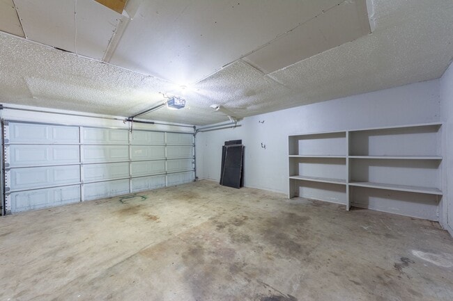 Building Photo - 121 Lake Vista W