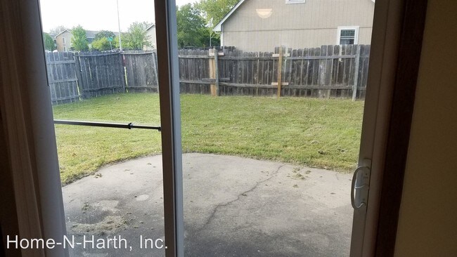 Building Photo - 3266-3268 N Longfellow Ct