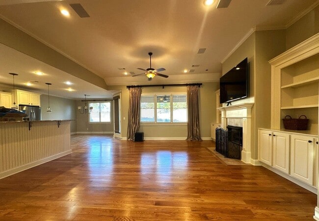 Building Photo - 5 Bedroom /4 Bath House in LAKELAND!!!