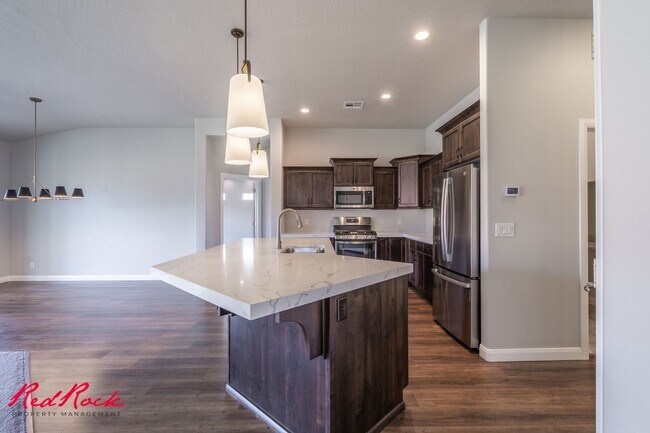 Building Photo - Stunning 4 Bedroom Home with Gorgeous Back...