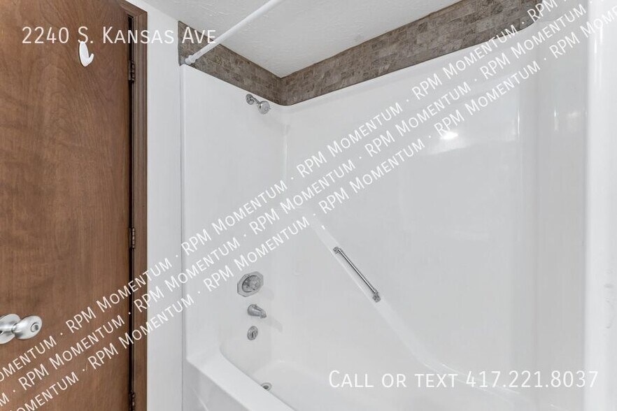 Building Photo - 2240 S Kansas Ave