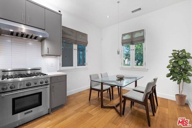 Building Photo - 429 N Lucerne Blvd