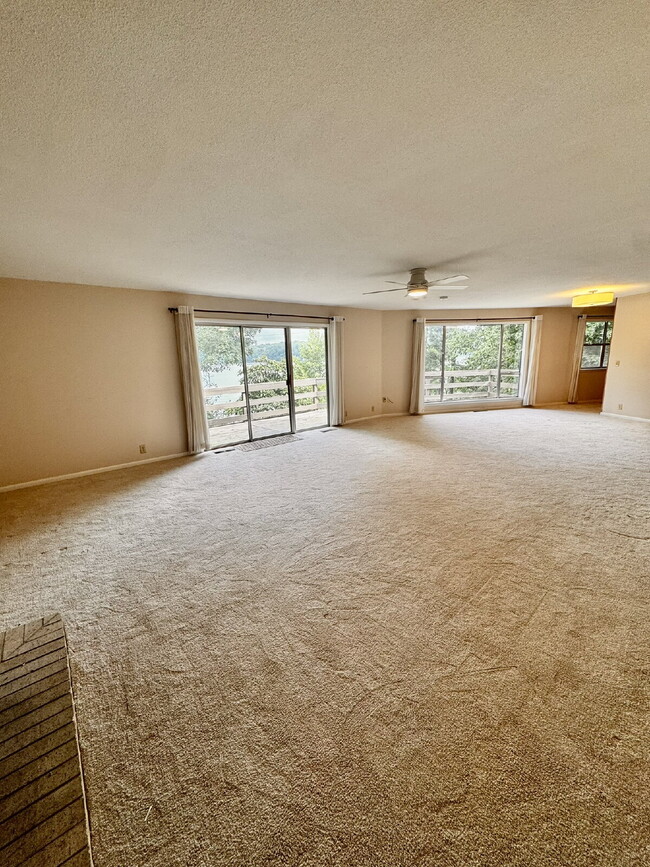 Building Photo - 15344 Dutchmans Dr
