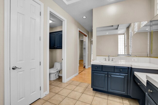Building Photo - Single Story in Country Club Hills!