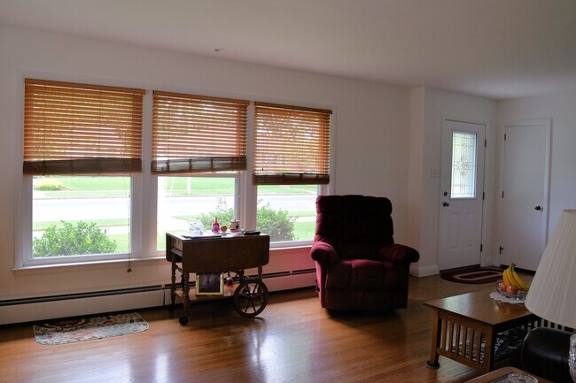 Building Photo - Beautiful 2 bed Rancher for Rent. Palmyra