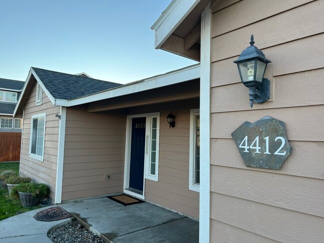 Building Photo - 4412 Valencia Dr