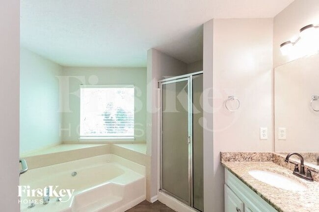 Building Photo - 1417 Oak Knoll Dr NE