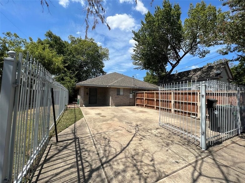 Building Photo - 915 Pinckney St