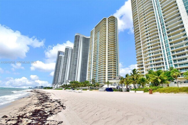 Building Photo - 16051 Collins Ave