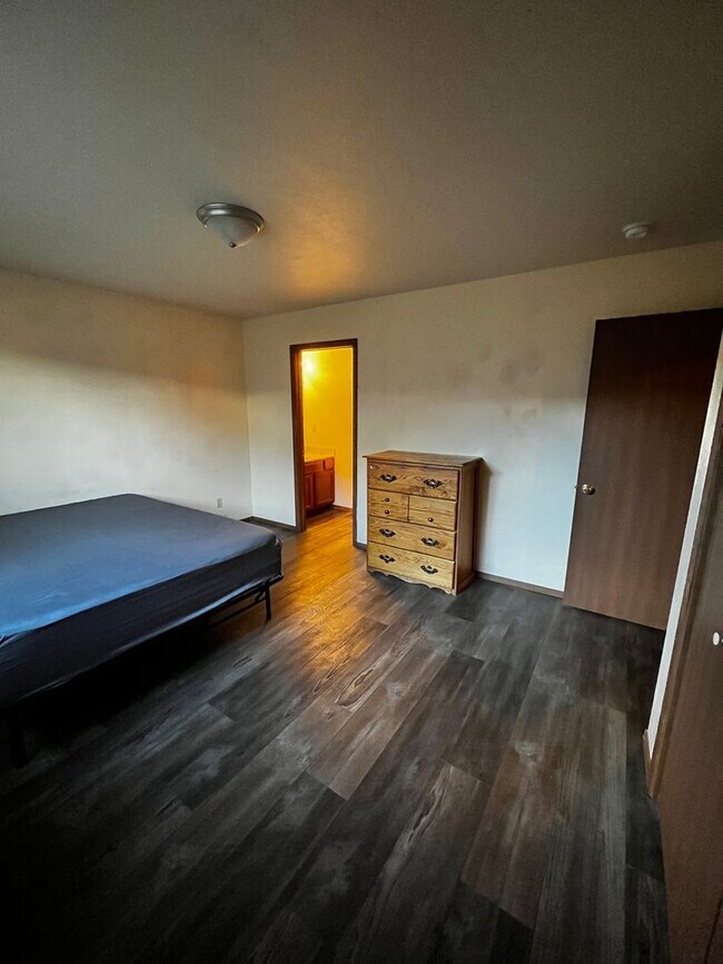 Building Photo - 94 N Grogan St