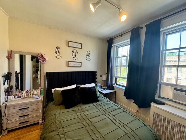 Building Photo - Spacious Cambridge 1 Bed