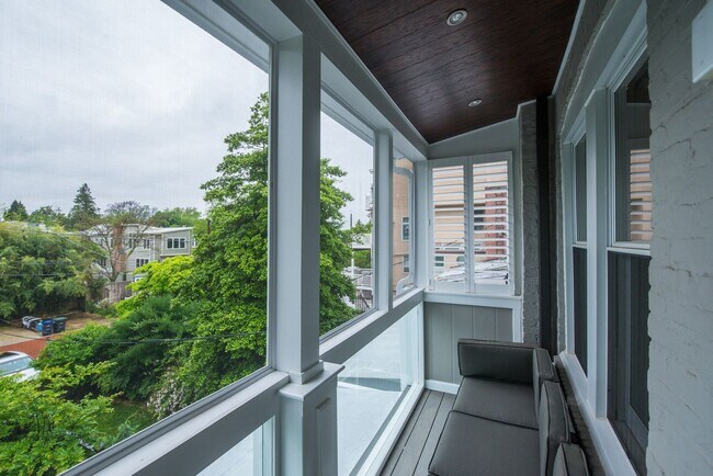Building Photo - Renovated Contemporary - Available FURNISHED or unfurnished RENTAL