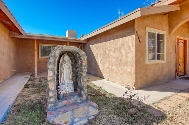 Building Photo - Beautiful East side HOME in Clin. Tx