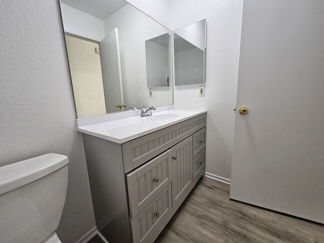 Building Photo - ***ALL BRAND NEW INSIDE***3 BED 2 BATH