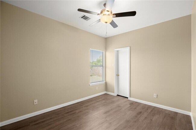 Building Photo - 250 Marvin Cove