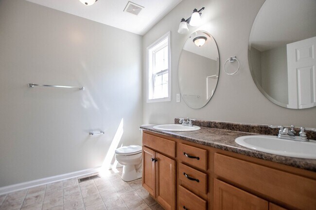 Building Photo - Pet Friendly Three Bedroom!