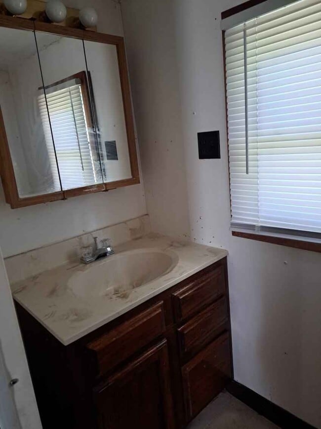 Building Photo - 114 W Garfield St