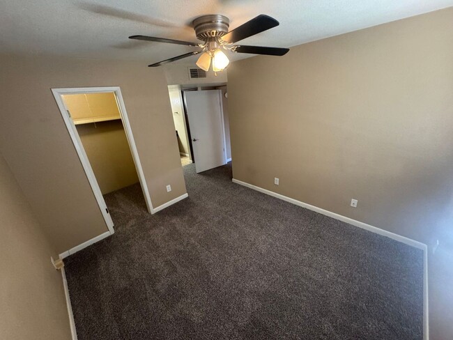 Building Photo - 2 Bedroom - 2 Bath 920 Sq. Ft. Condo in Be...