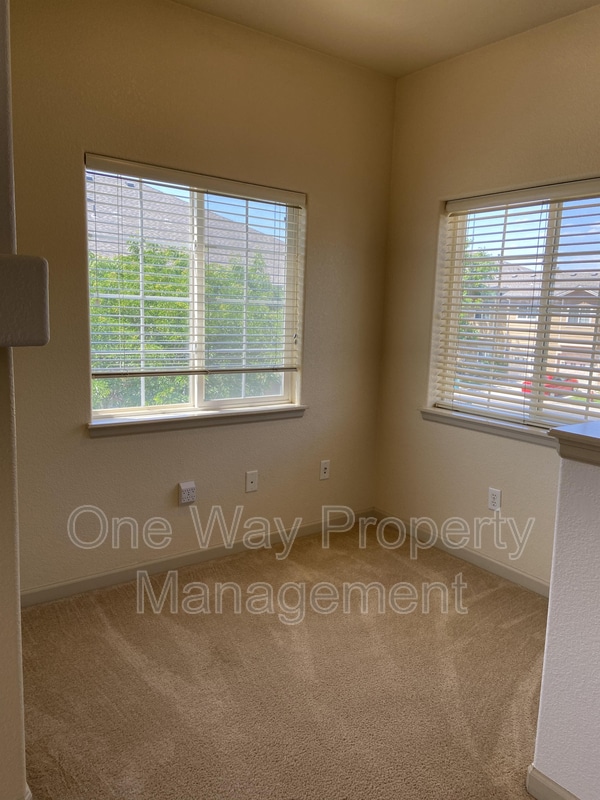 Building Photo - 6607 W 3rd St