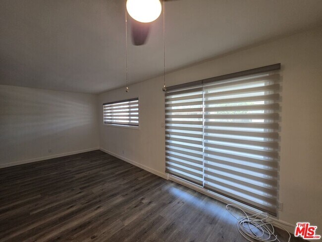 Building Photo - 10734 Palms Blvd