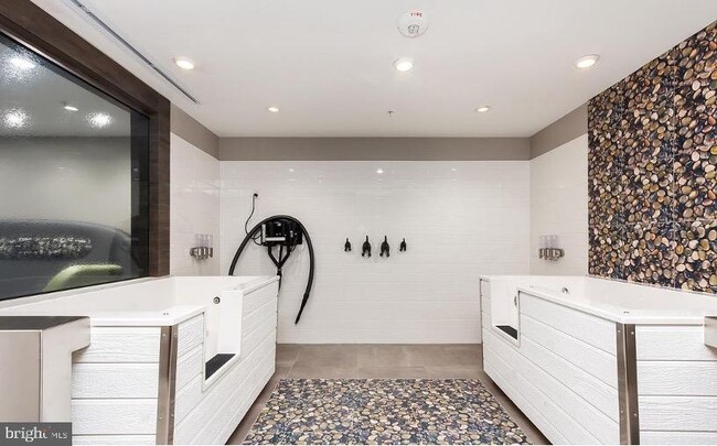 Building Photo - 145 Riverhaven Dr