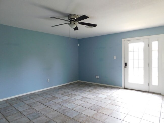 Building Photo - Cute 3 Bedroom 2 Bath House for Rent  Move In Special!