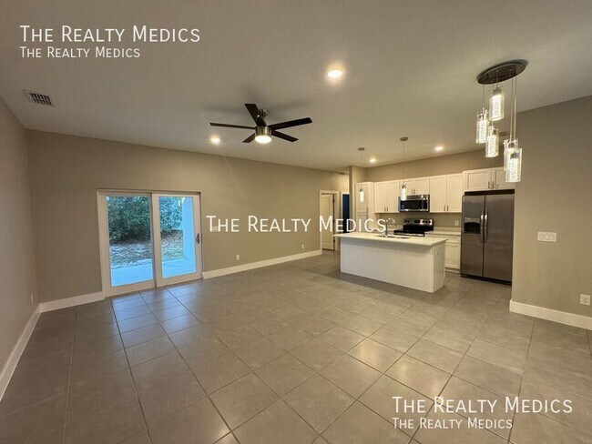 Building Photo - 119 Lily Ln