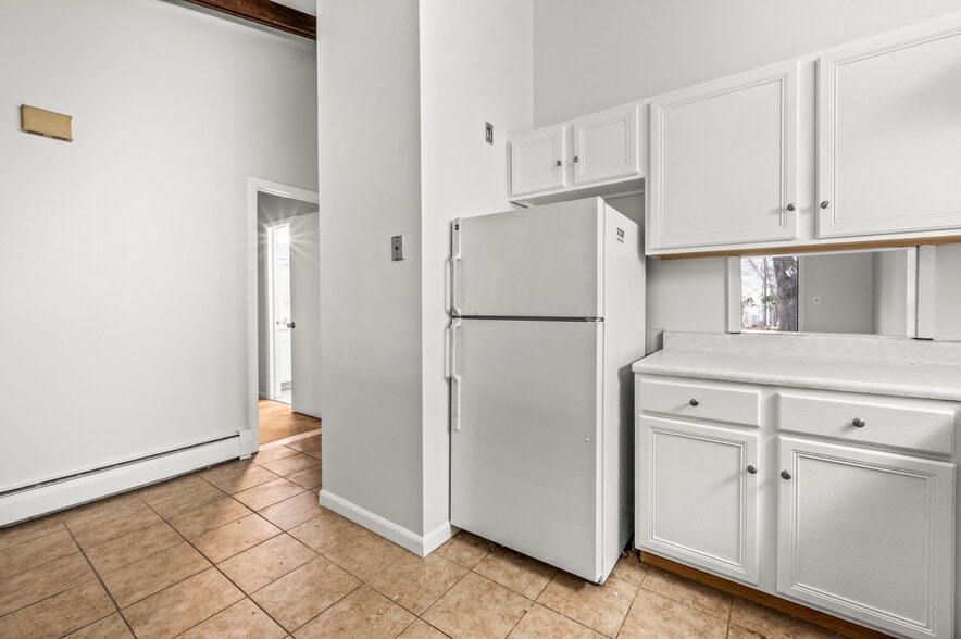 Building Photo - 343 Oakland St