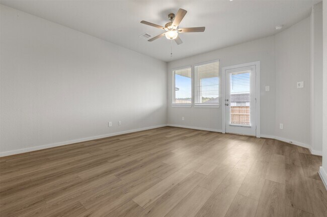 Building Photo - 335 Willow Sage Ct