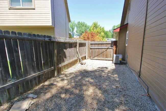 Building Photo - 2624 Manchester Dr