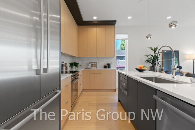 Building Photo - Stunning 2024 Built Downtown Kirkland Luxe Home for Rent! 3br/3.5ba/2410sf