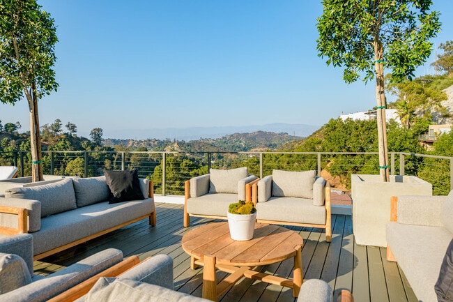 Building Photo - 8896 Lookout Mountain Ave