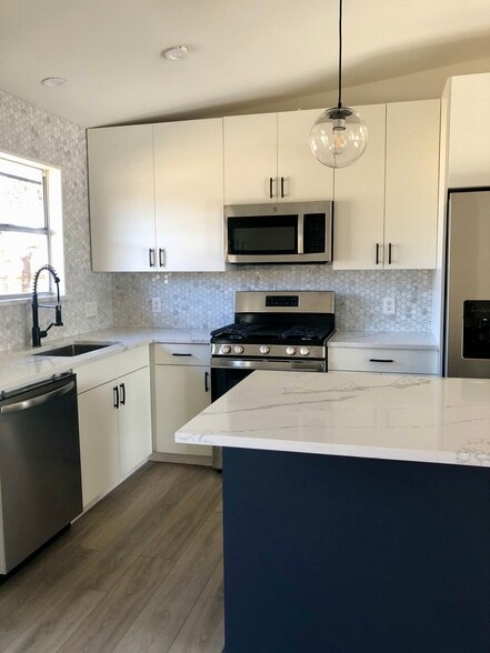 Ample storage and counter space - 7810 Copperas Dr