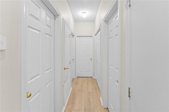 Building Photo - 1552 S Tally Ho Dr