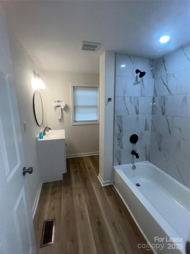 Building Photo - 39 White St