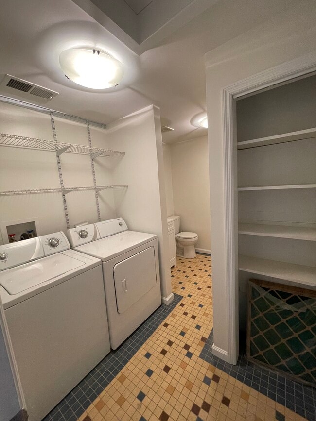 Building Photo - 187 Karen Dr