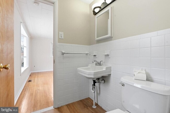 Building Photo - 1206 Sylvan Dr