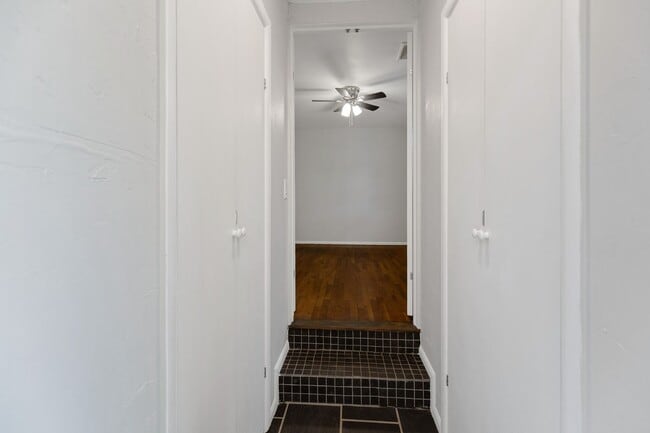 Building Photo - 3 Bedroom 2 Bath Conveniently Located House!
