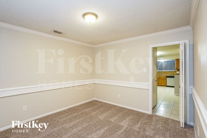Building Photo - 8010 Goldengrove Dr