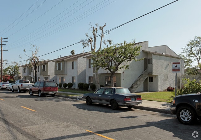Primary Photo - Warwick Terrace Apartments