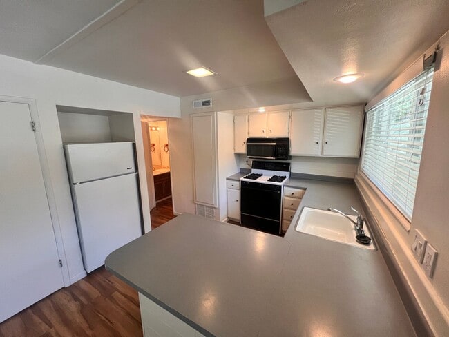 Primary Photo - Relaxing Townhome with Private Pool Access...