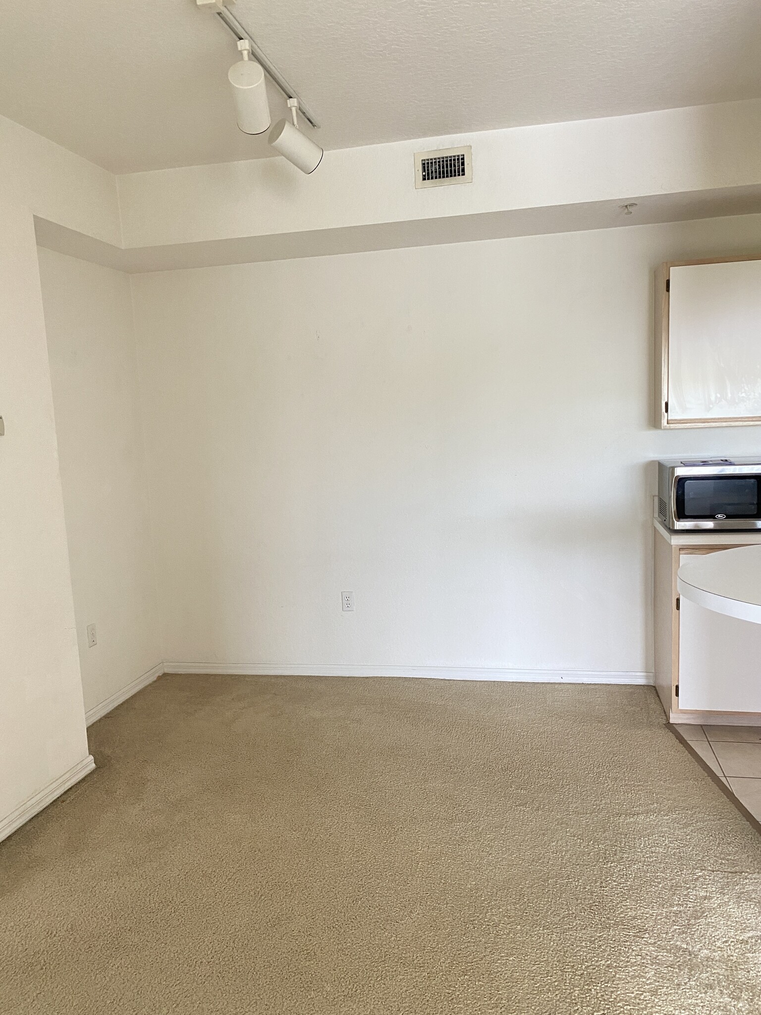 Dining room - 6450 Aragon Way