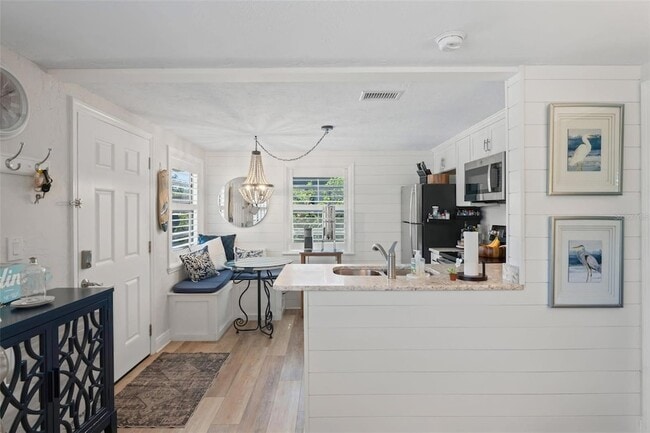 Building Photo - 1980 Tahitian Pl