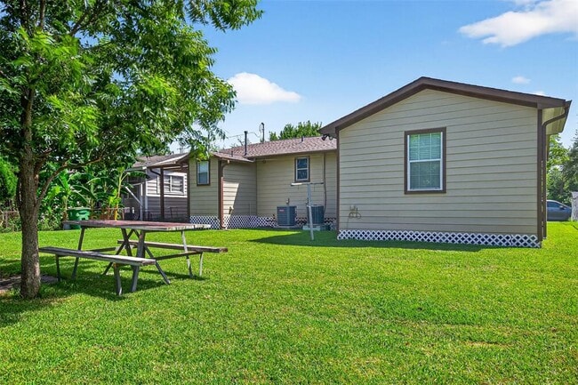 Building Photo - 5012 Ratama St