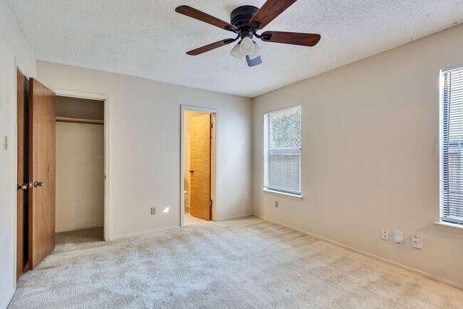 Building Photo - 3002 Breeze Terrace