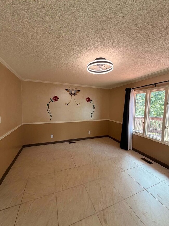 Building Photo - 4427 Edgewood Cir