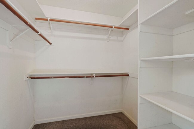 Building Photo - FREE JULY RENT SPECIAL! Beautiful 4 Bed/2 ...