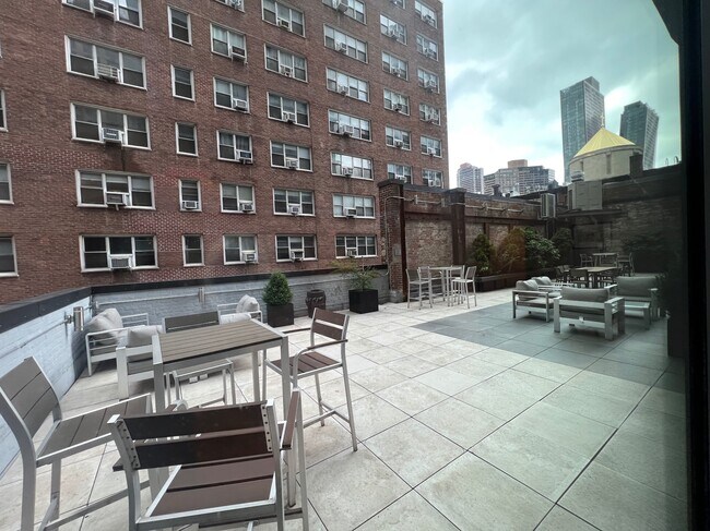 Building Photo - 237 E 34th St