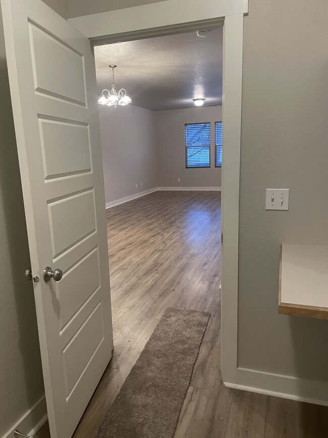 Building Photo - 447 N Baxter Way