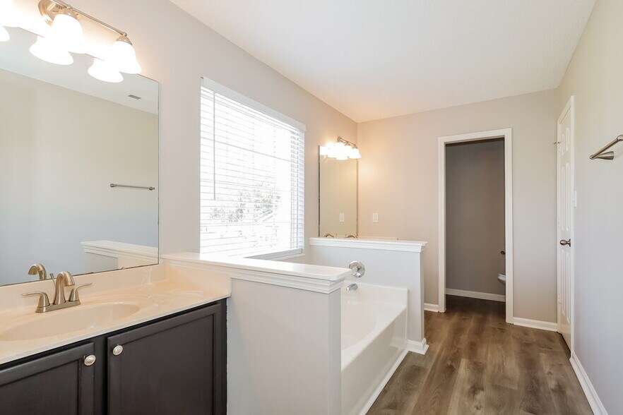 Building Photo - 2909 Dairywood Ln